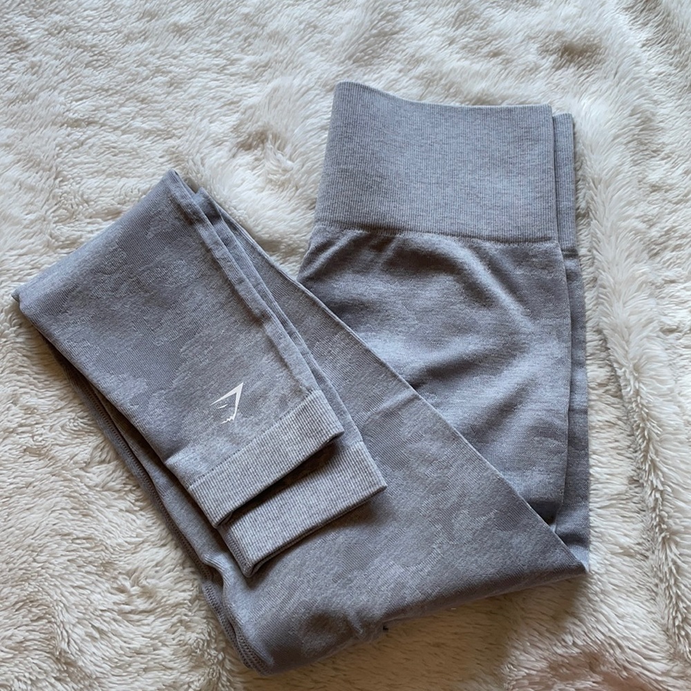 Medium Gymshark Camo Seamless Leggings in Lilac